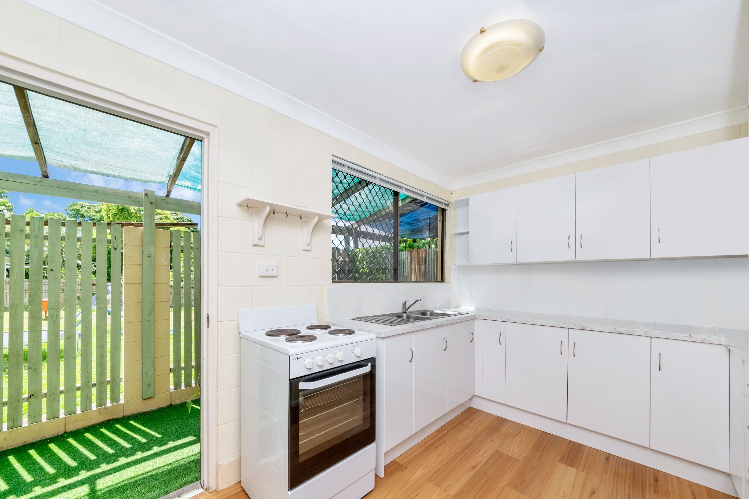 12 Richmond Street, Hermit Park QLD 4812, Hermit Park - Thumbnail 2