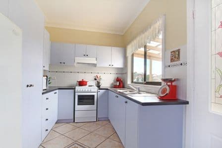 88 Weringa Avenue, LAKE HEIGHTS NSW 2502, Lake Heights - Thumbnail 2