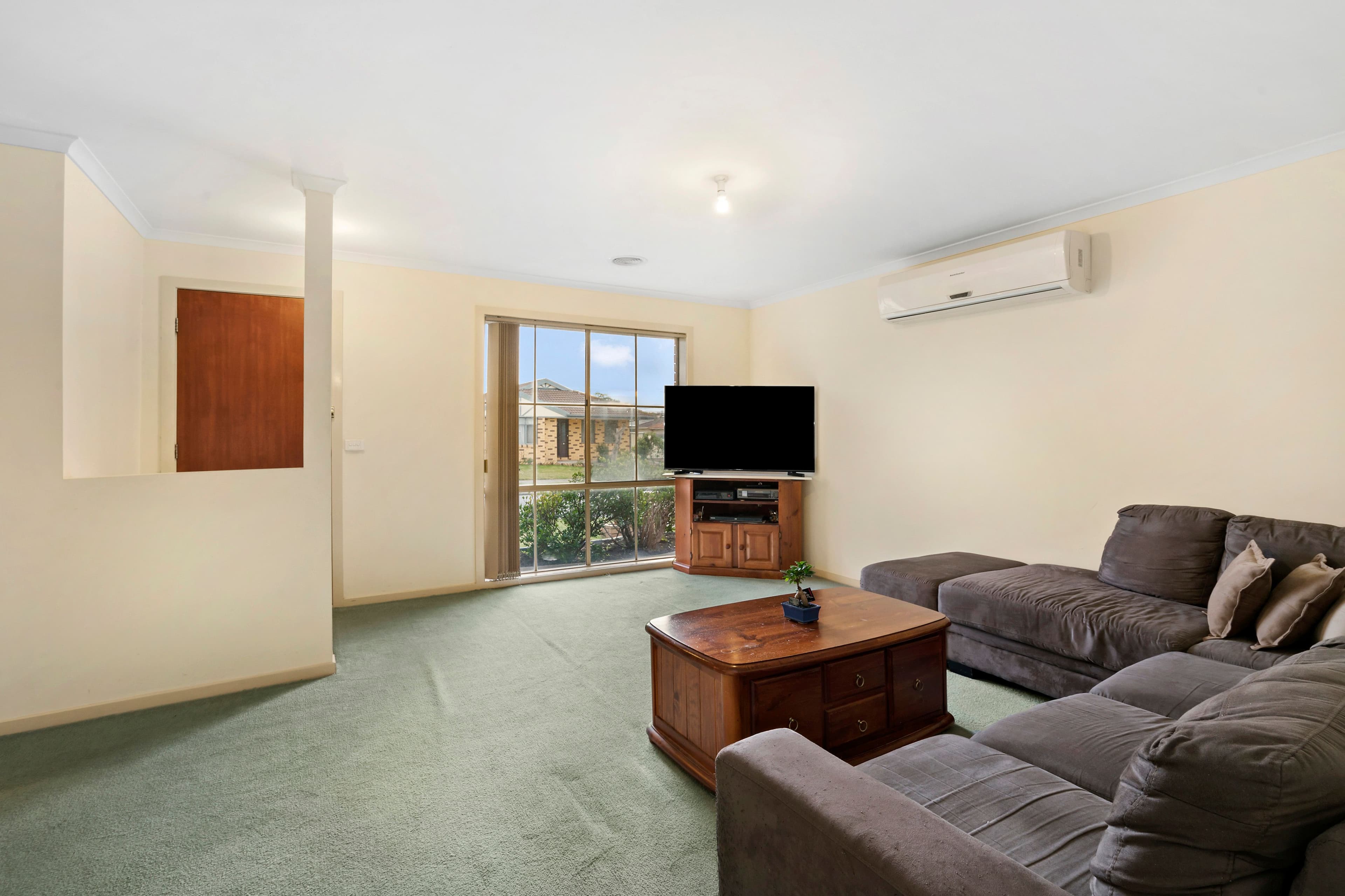 6 Neesan Court, Hampton Park VIC 3976, Hampton Park - Thumbnail 2