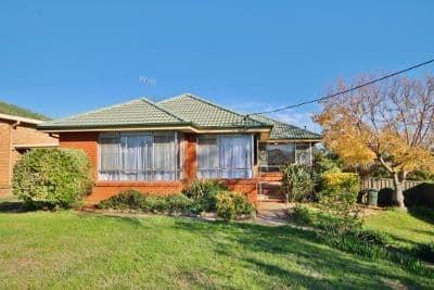 8 William Street, Young - Image 1