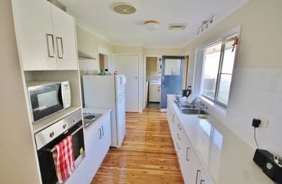 8 William Street, Young - Thumbnail 3