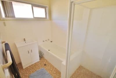 8 William Street, Young - Thumbnail 4