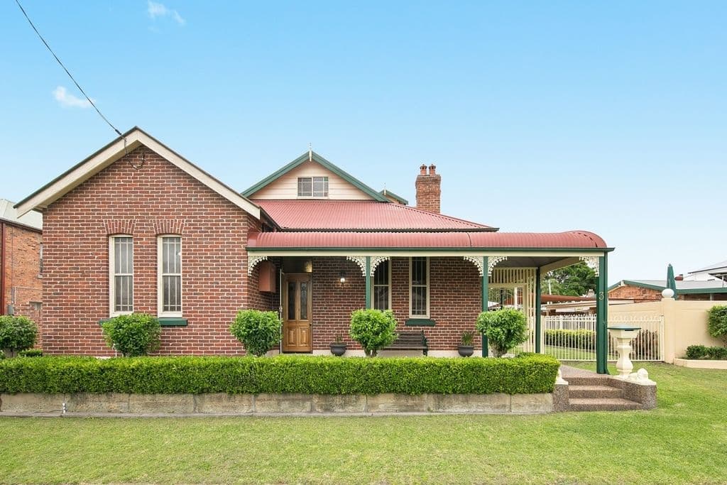 3 Russell Street, Horseshoe Bend - Image 1