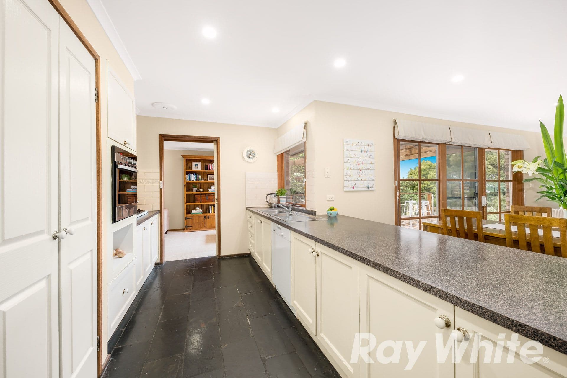 24 YARALLA Crescent, SAINT HELENA VIC 3088, St Helena - Thumbnail 3