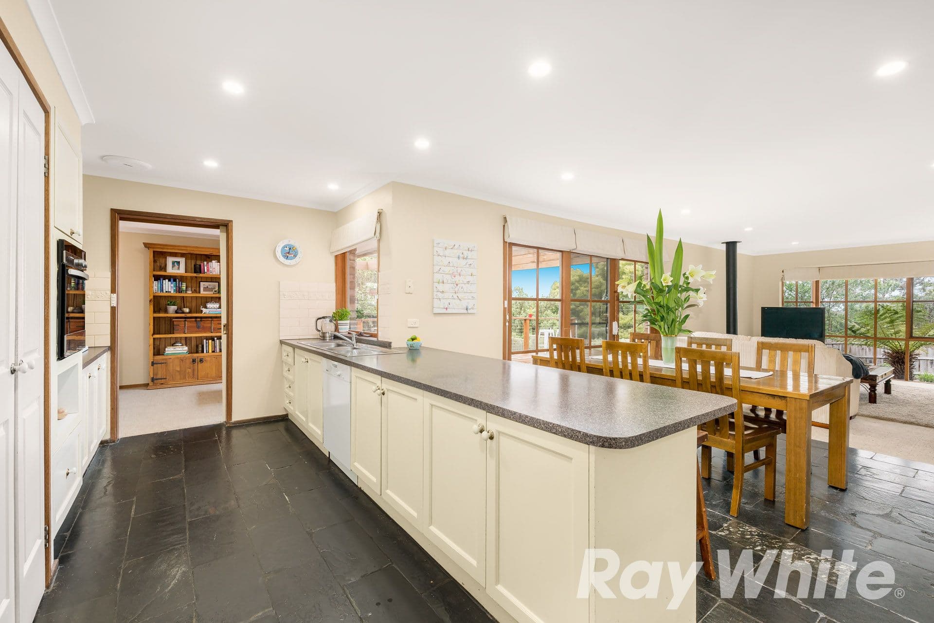 24 YARALLA Crescent, SAINT HELENA VIC 3088, St Helena - Thumbnail 5