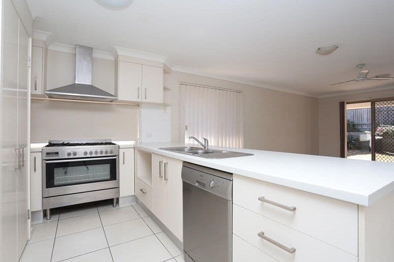 8 Flower Place, Richlands QLD 4077, Richlands - Thumbnail 2