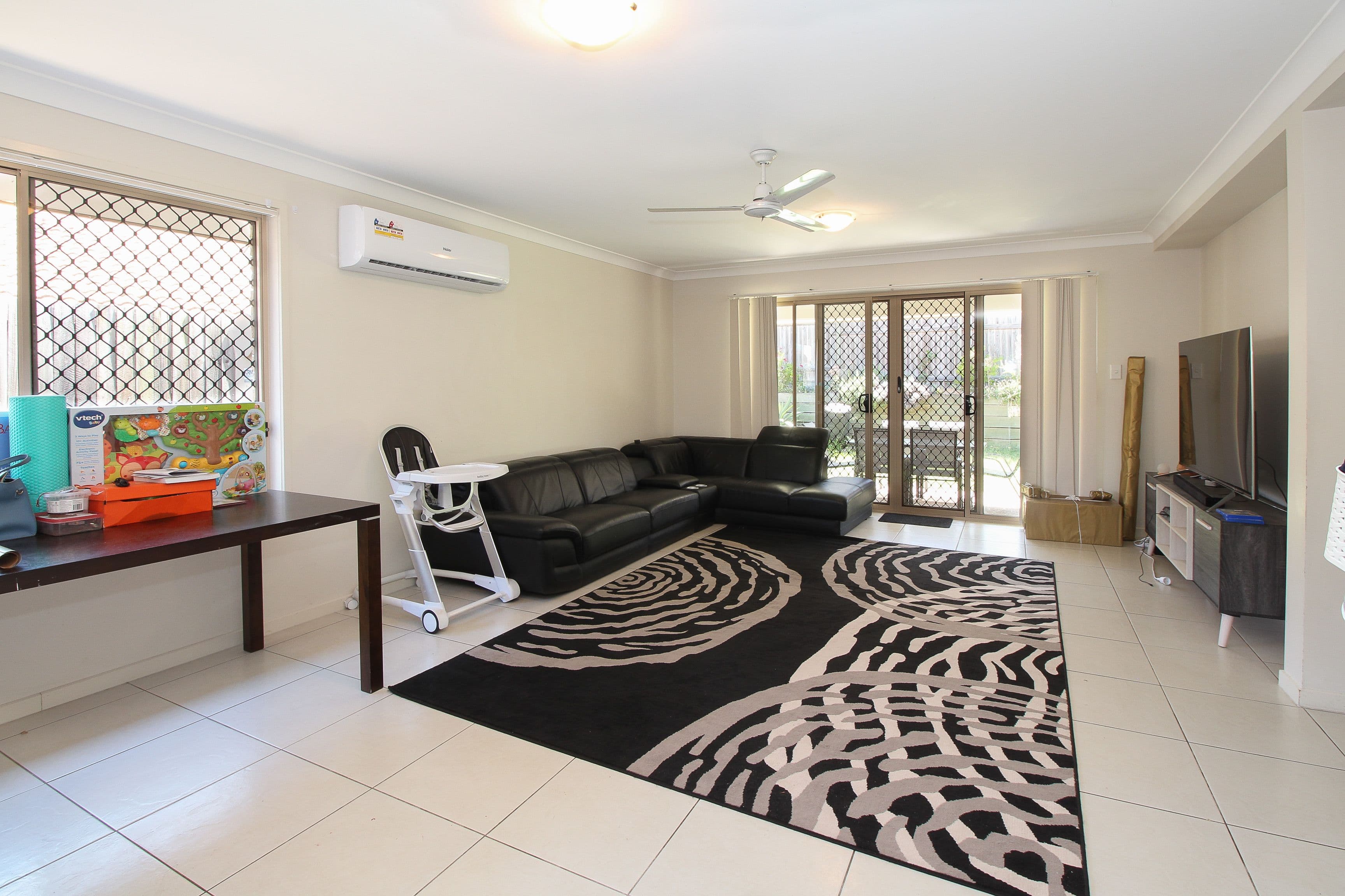 8 Flower Place, Richlands QLD 4077, Richlands - Thumbnail 4