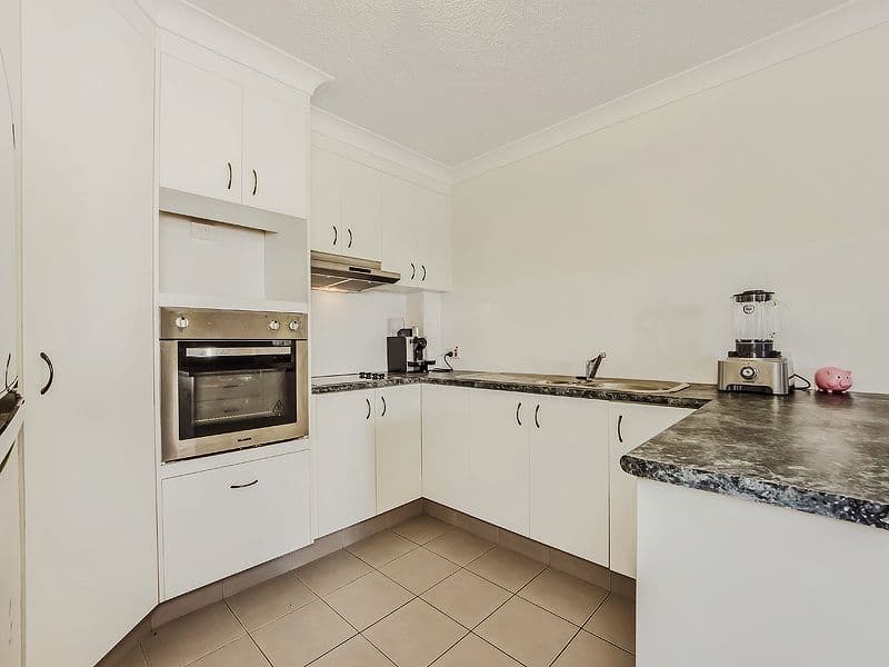 28 Sykes Street, SOUTHPORT QLD 4215, Southport - Thumbnail 4