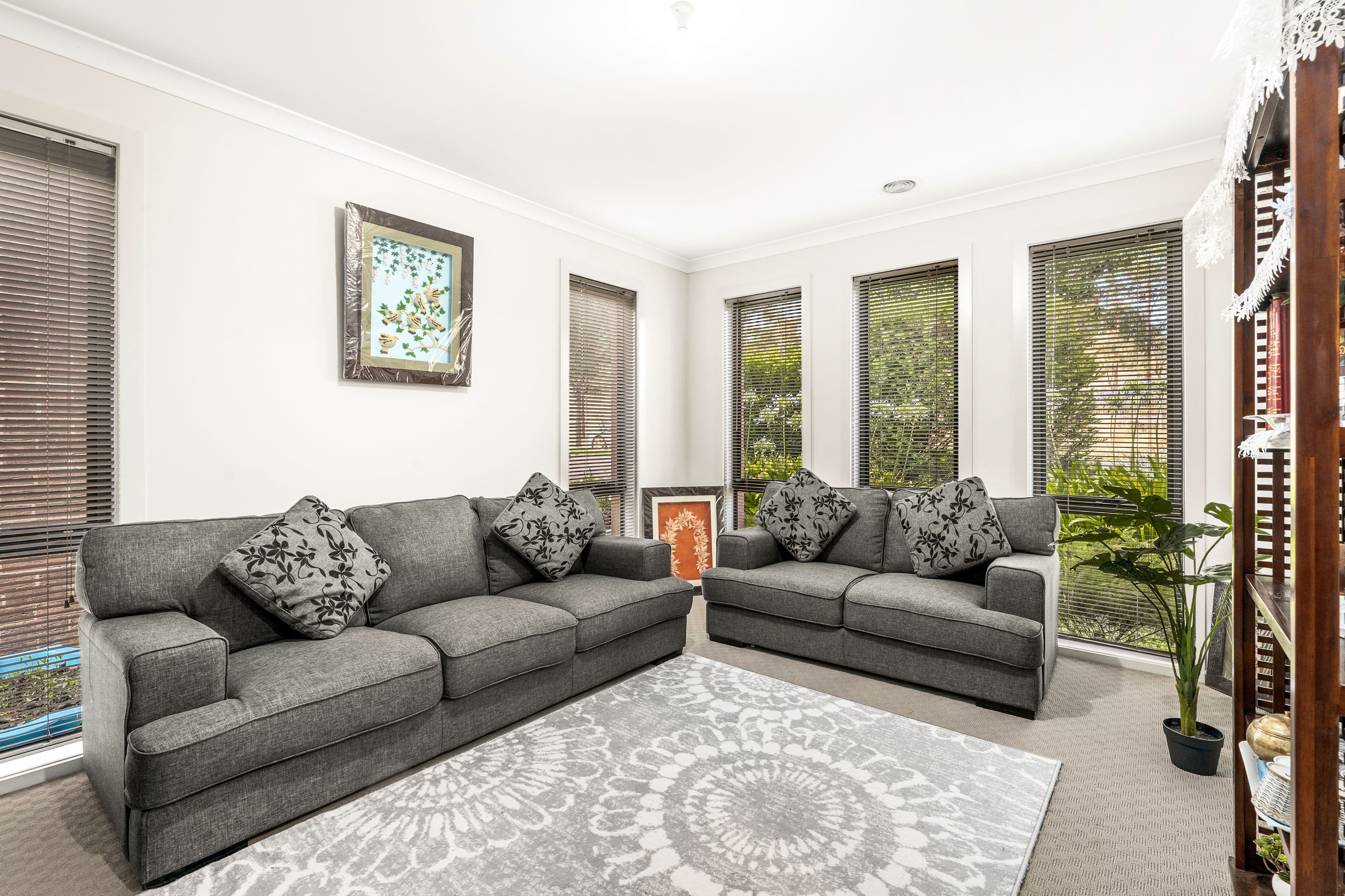 19 Sienna Way, Pakenham VIC 3810, Pakenham - Thumbnail 2