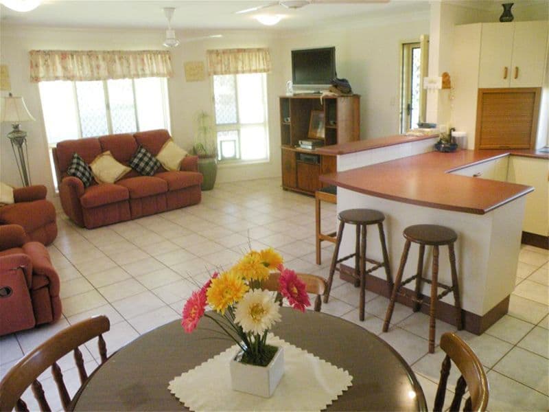 27 Pinnacle Street, CAUSEWAY LAKE QLD 4703, Causeway Lake - Thumbnail 3