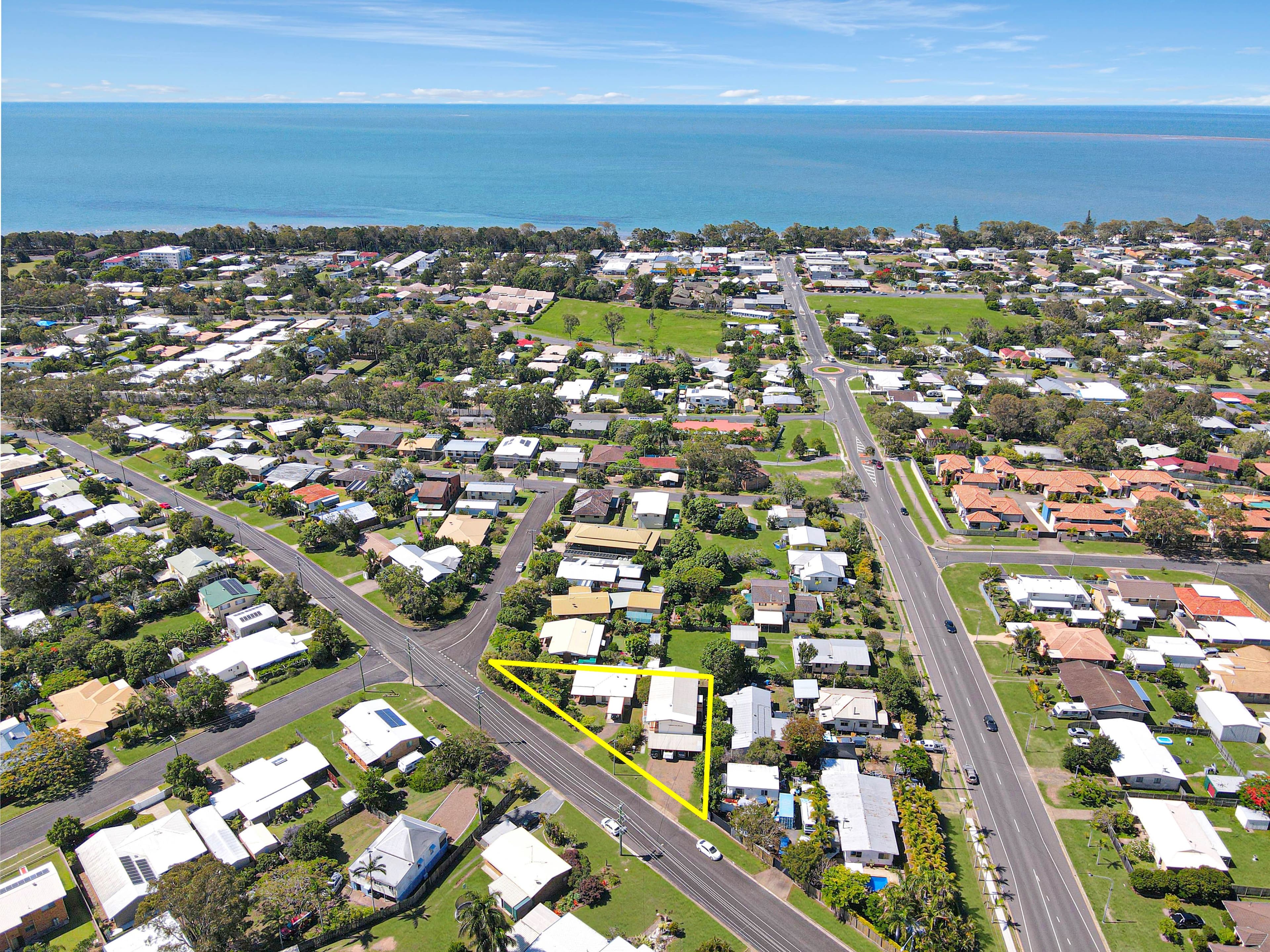 22 Urangan Street, Torquay QLD 4655, Torquay - Thumbnail 2