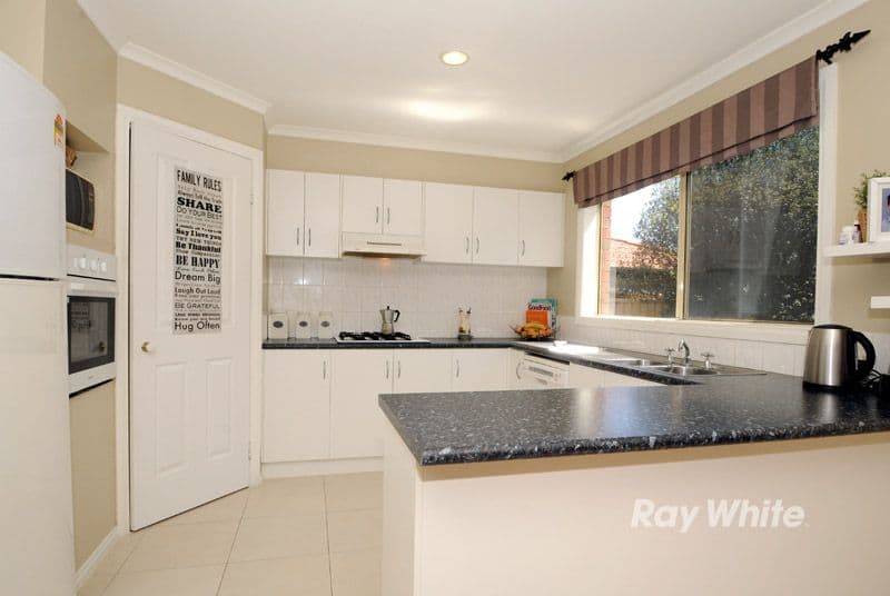 11 Tara Close, ROWVILLE VIC 3178, Rowville - Thumbnail 2