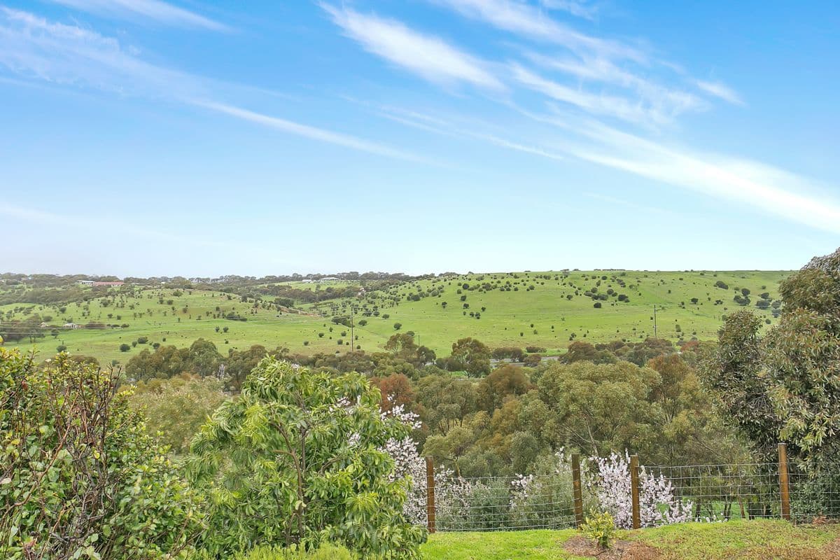 4 Featherstone Drive, Huntfield Heights SA 5163, Huntfield Heights - Image 1