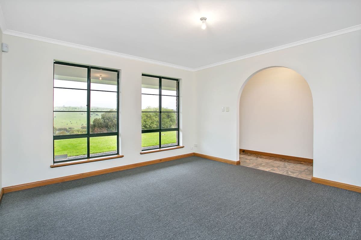 4 Featherstone Drive, Huntfield Heights SA 5163, Huntfield Heights - Thumbnail 6
