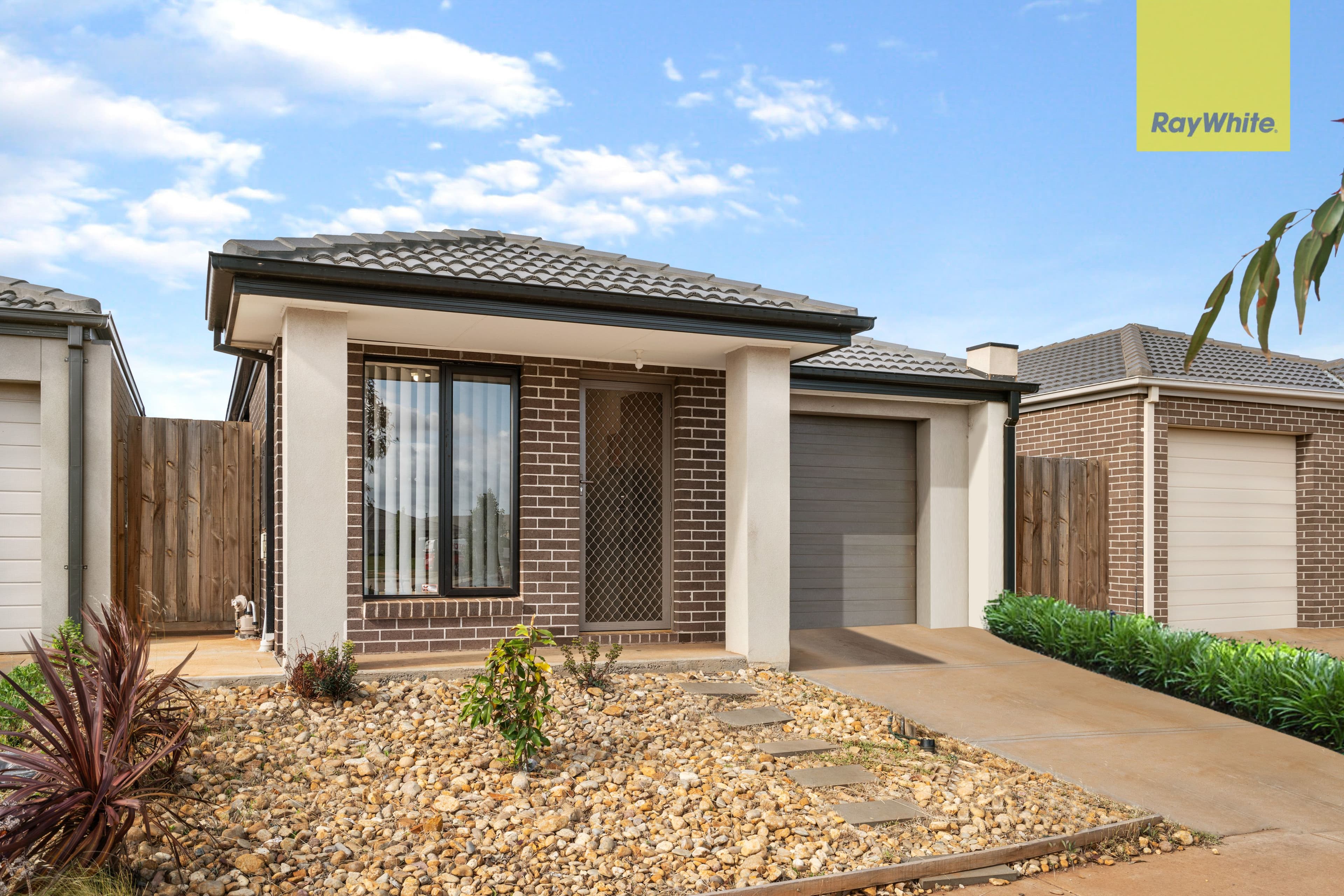 35 Mapleton Boulevard, Melton South VIC 3338, Melton South - Thumbnail 2