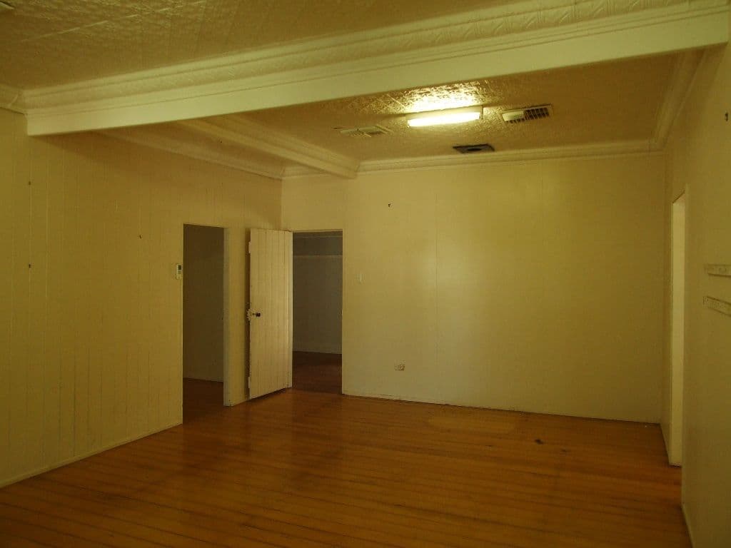 37 Crane Street, Longreach QLD 4730, Longreach - Thumbnail 4