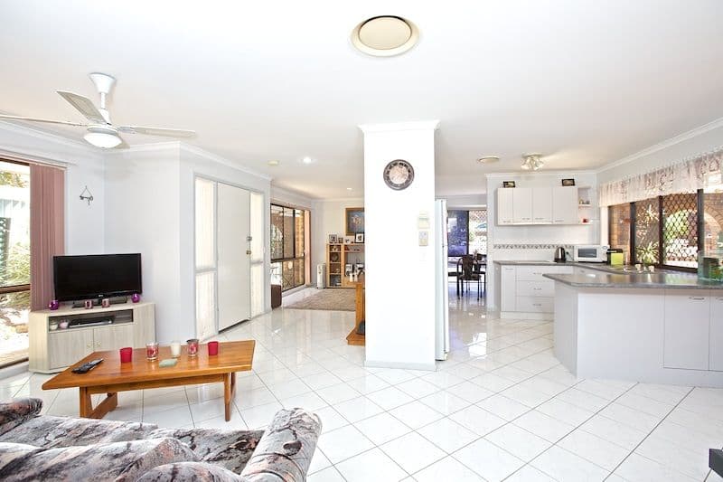9 Fadden Close, ARUNDEL QLD 4214, Arundel - Thumbnail 3