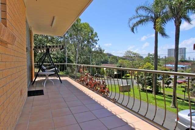 3 Hayle Street, BURLEIGH HEADS QLD 4220, Burleigh Heads - Thumbnail 2