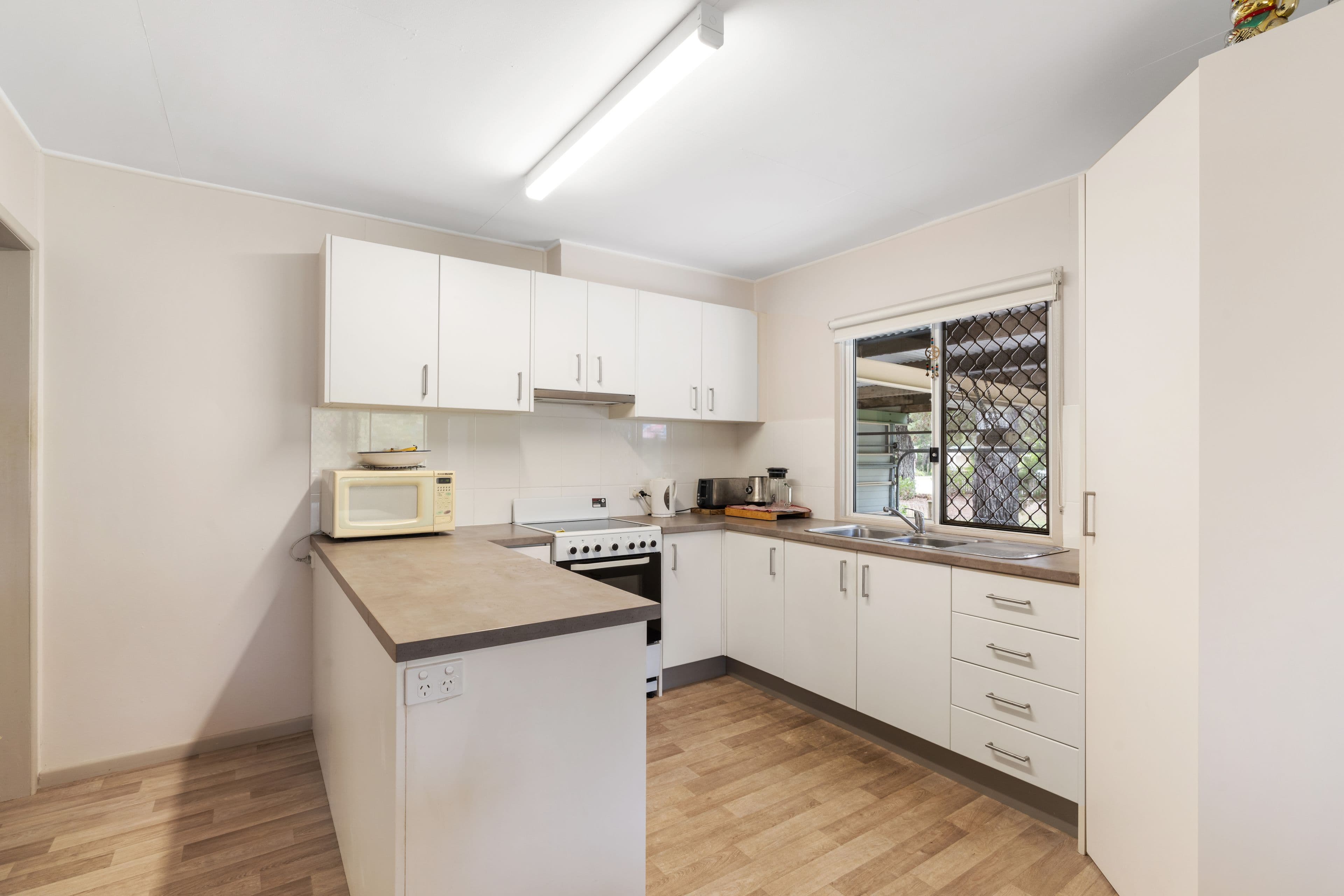 9 Bishop Road, Beachmere QLD 4510, Beachmere - Thumbnail 4