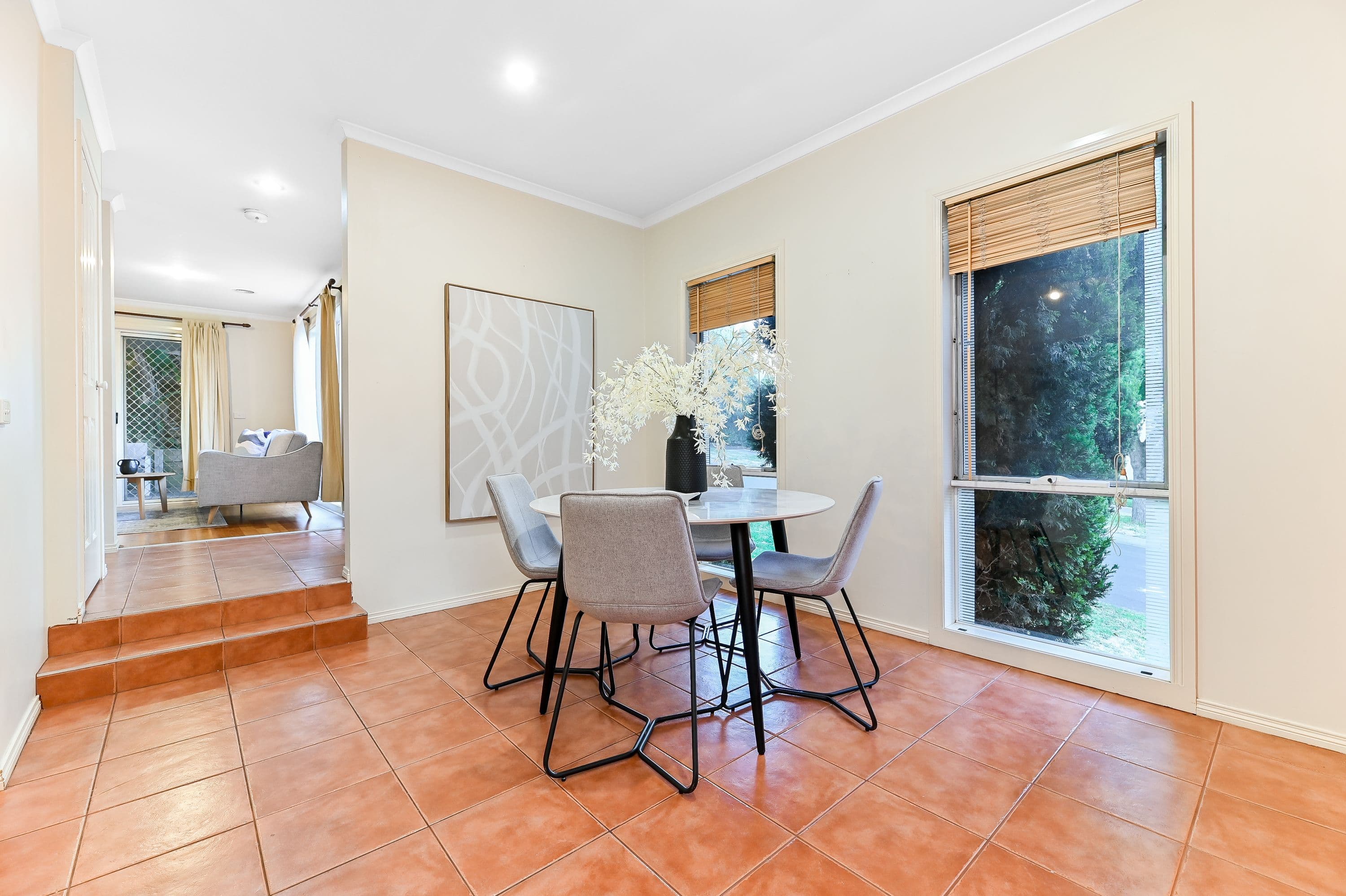10 Tulloch Grove, Glen Waverley VIC 3150, Glen Waverley - Thumbnail 3