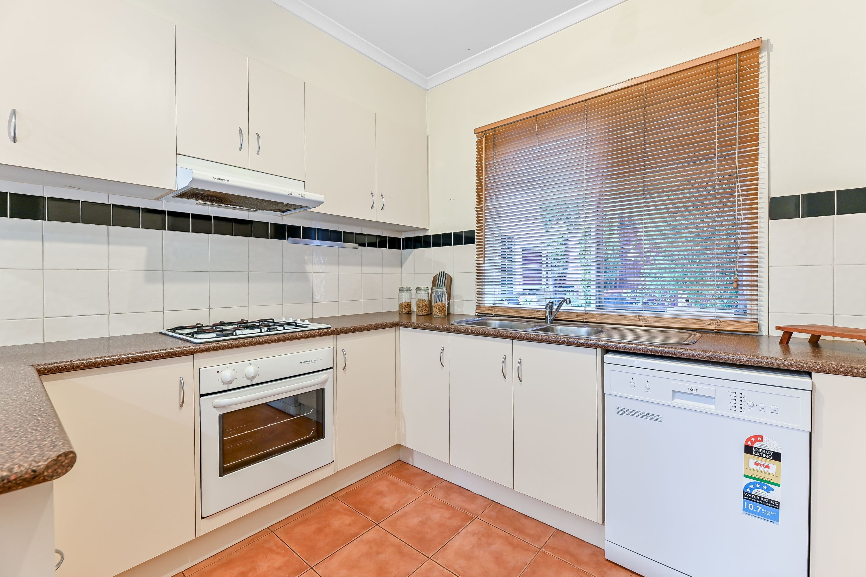 10 Tulloch Grove, Glen Waverley VIC 3150, Glen Waverley - Thumbnail 5