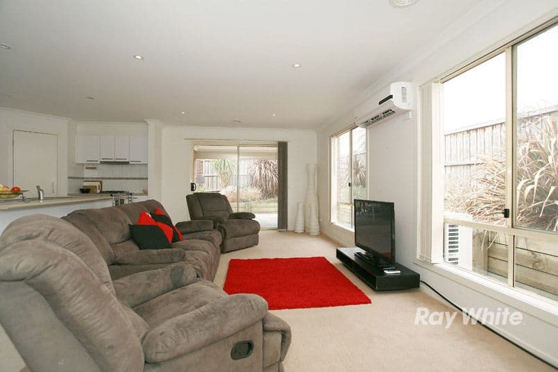 5 Greenview Court, CRANBOURNE NORTH VIC 3977, Cranbourne North - Thumbnail 2