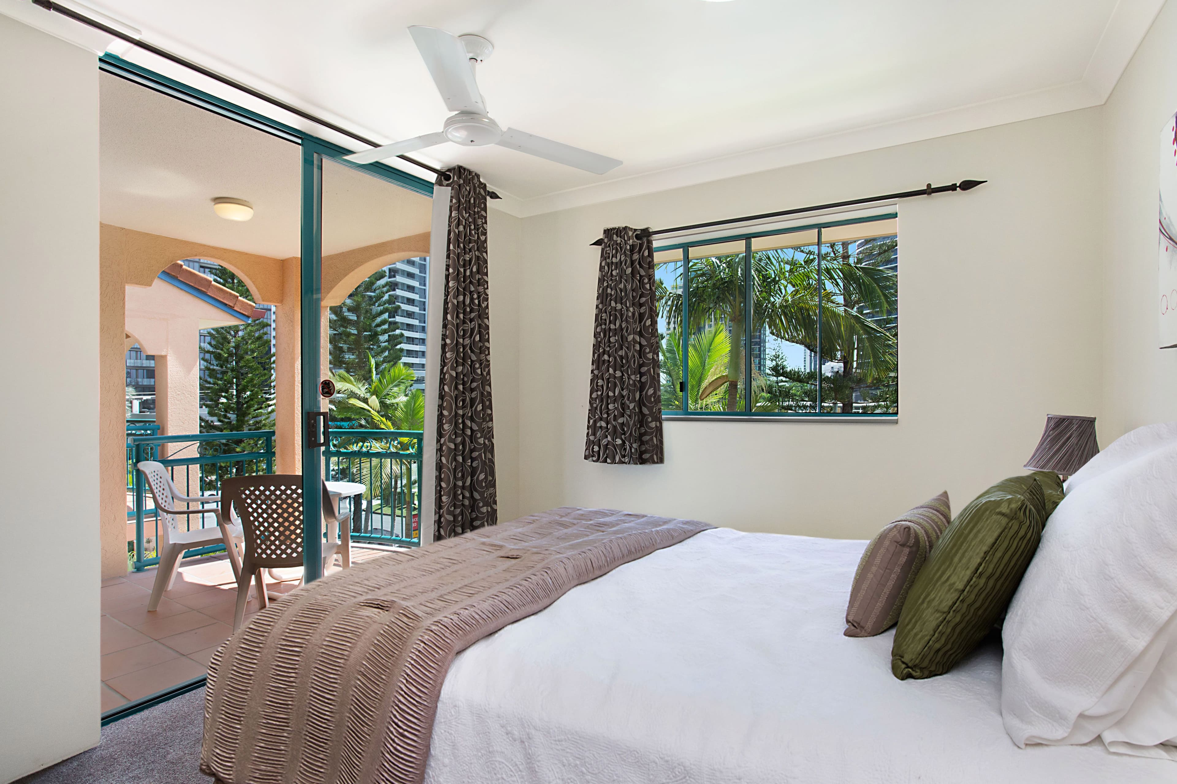 35A & B 'Aruba Surf' 20 Anne Avenue, Broadbeach QLD 4218, Broadbeach - Thumbnail 3