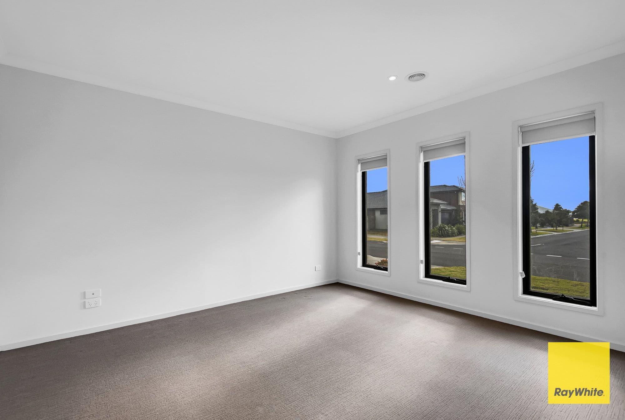 22 Tundra Esplanade, Werribee VIC 3030, Werribee - Thumbnail 2