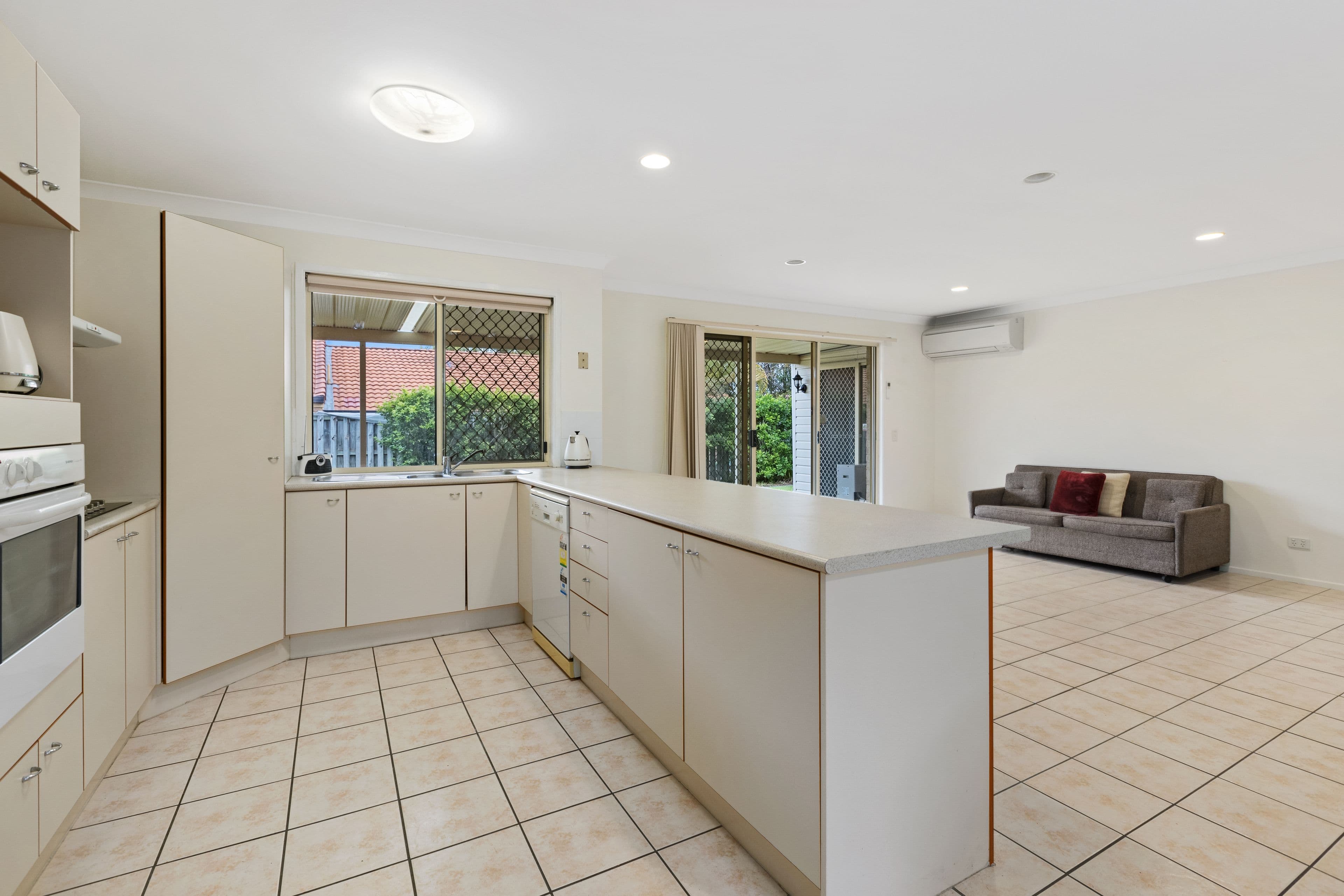 24 Samantha Street, Wynnum West QLD 4178, Wynnum West - Thumbnail 5