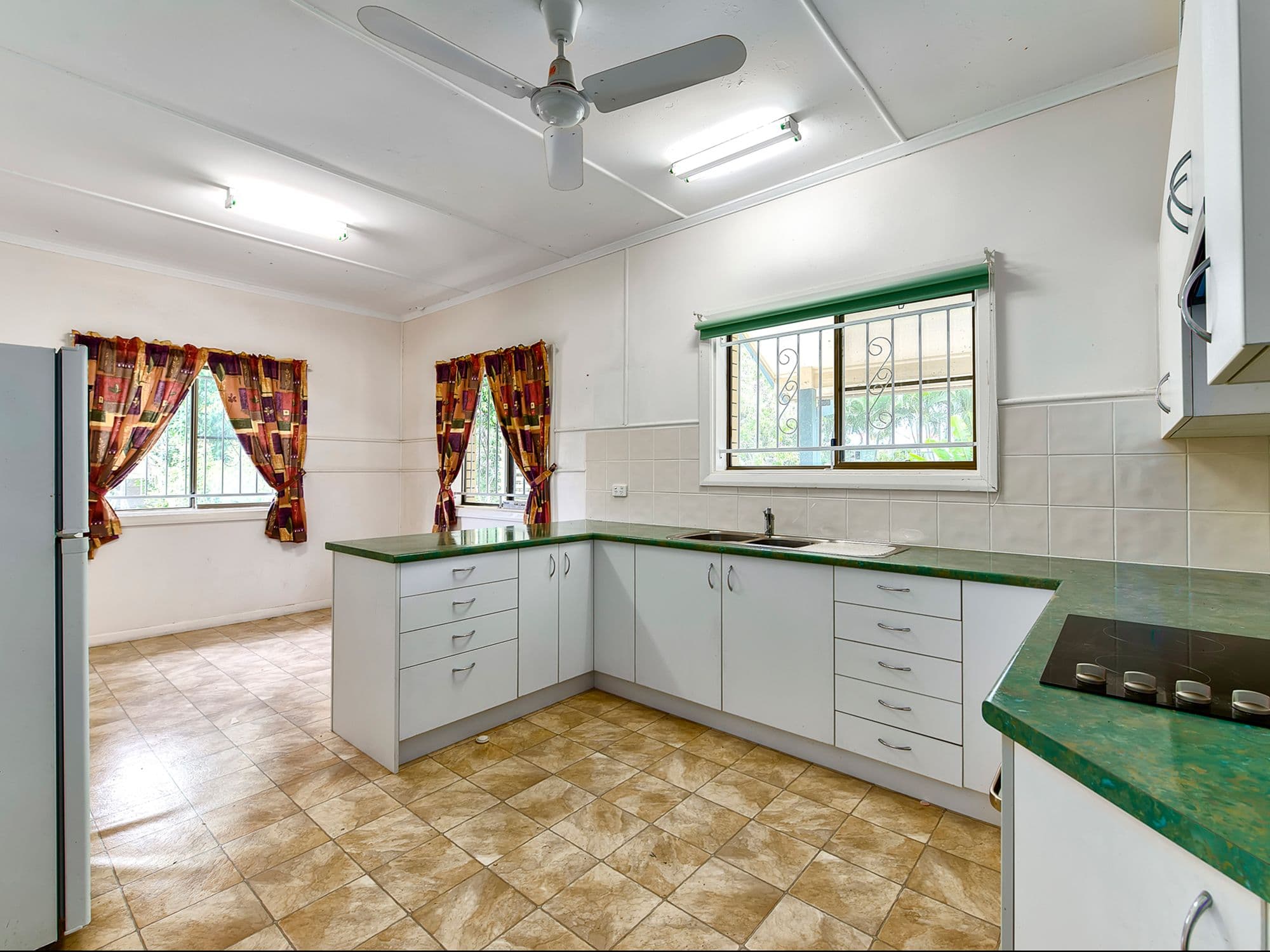 10 Caloola Street, Stafford QLD 4053, Stafford - Thumbnail 5