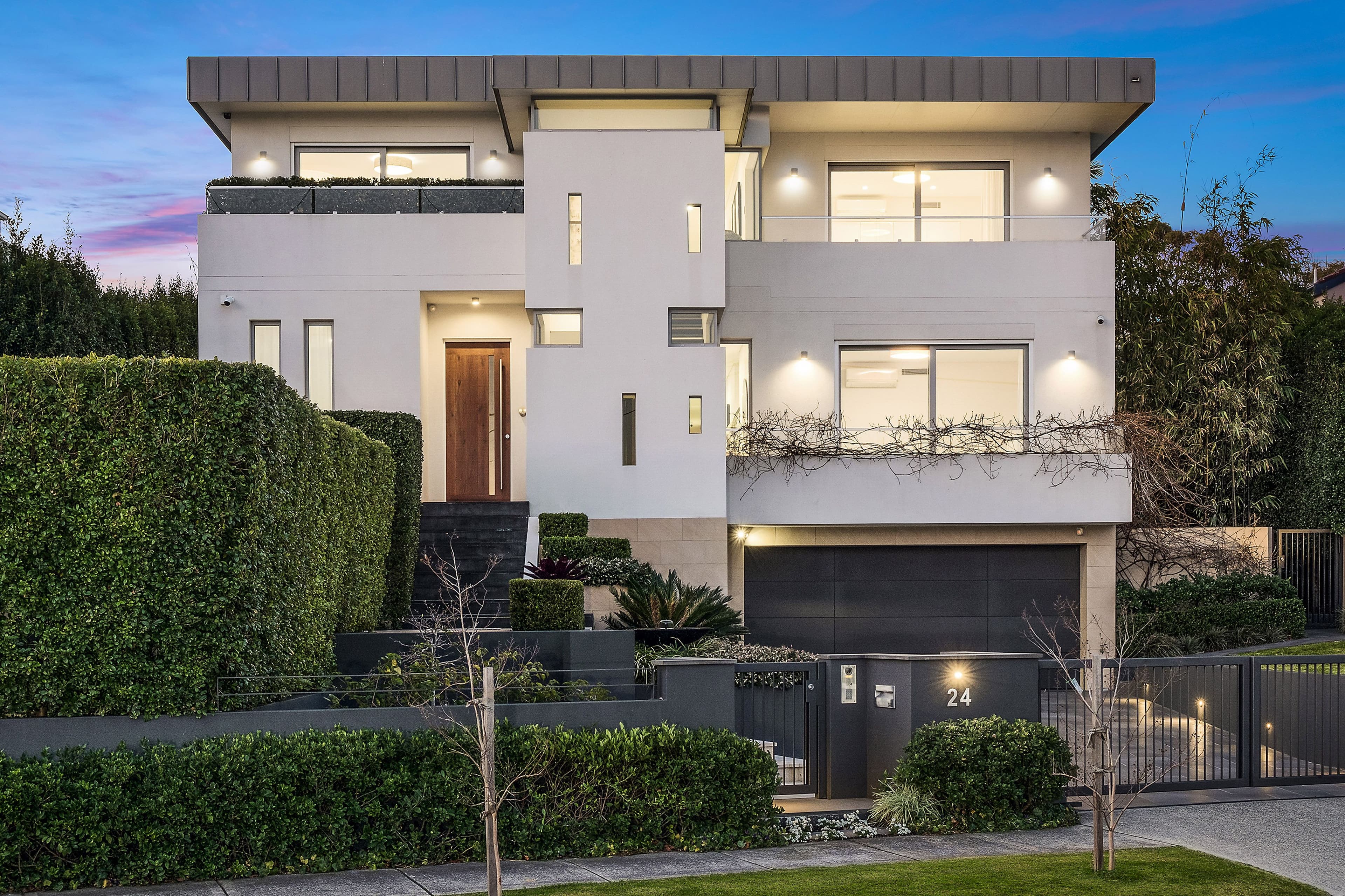 24 Ponsonby Parade, Seaforth - Image 1