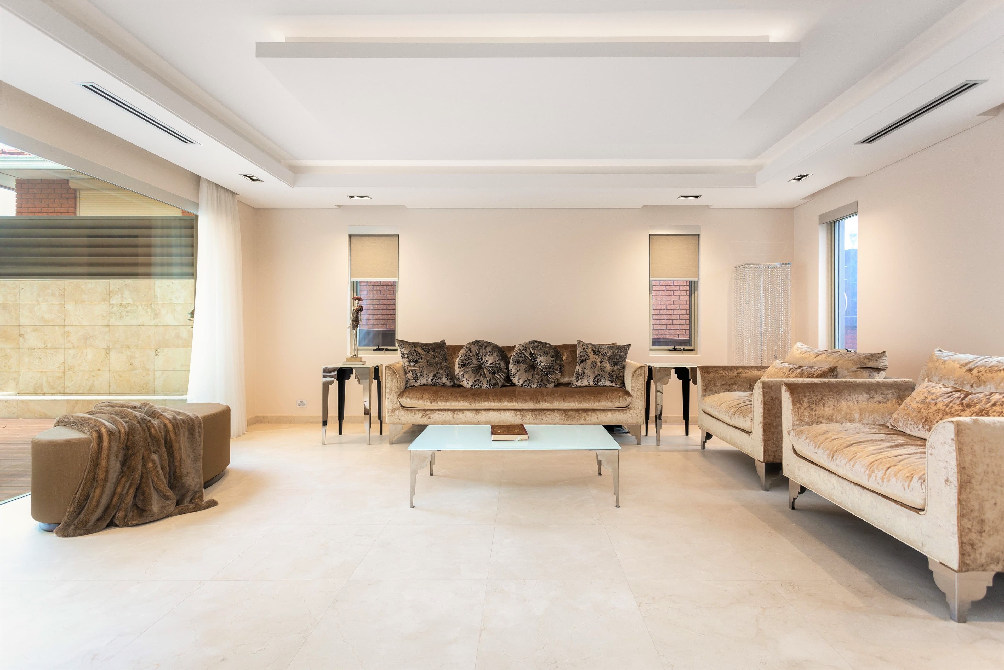 8 Kareela Crescent, Greenacre - Thumbnail 2