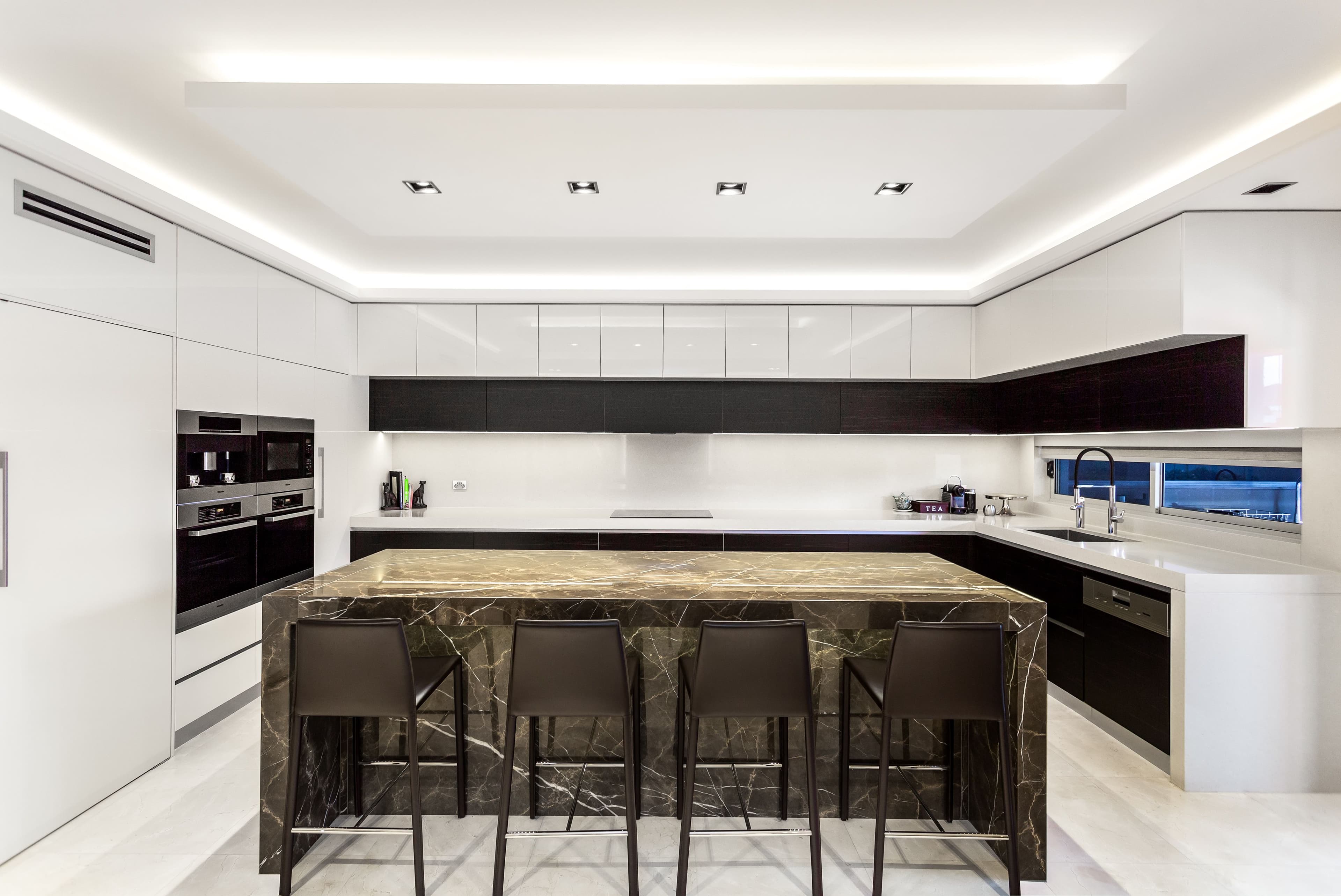 8 Kareela Crescent, Greenacre - Thumbnail 3