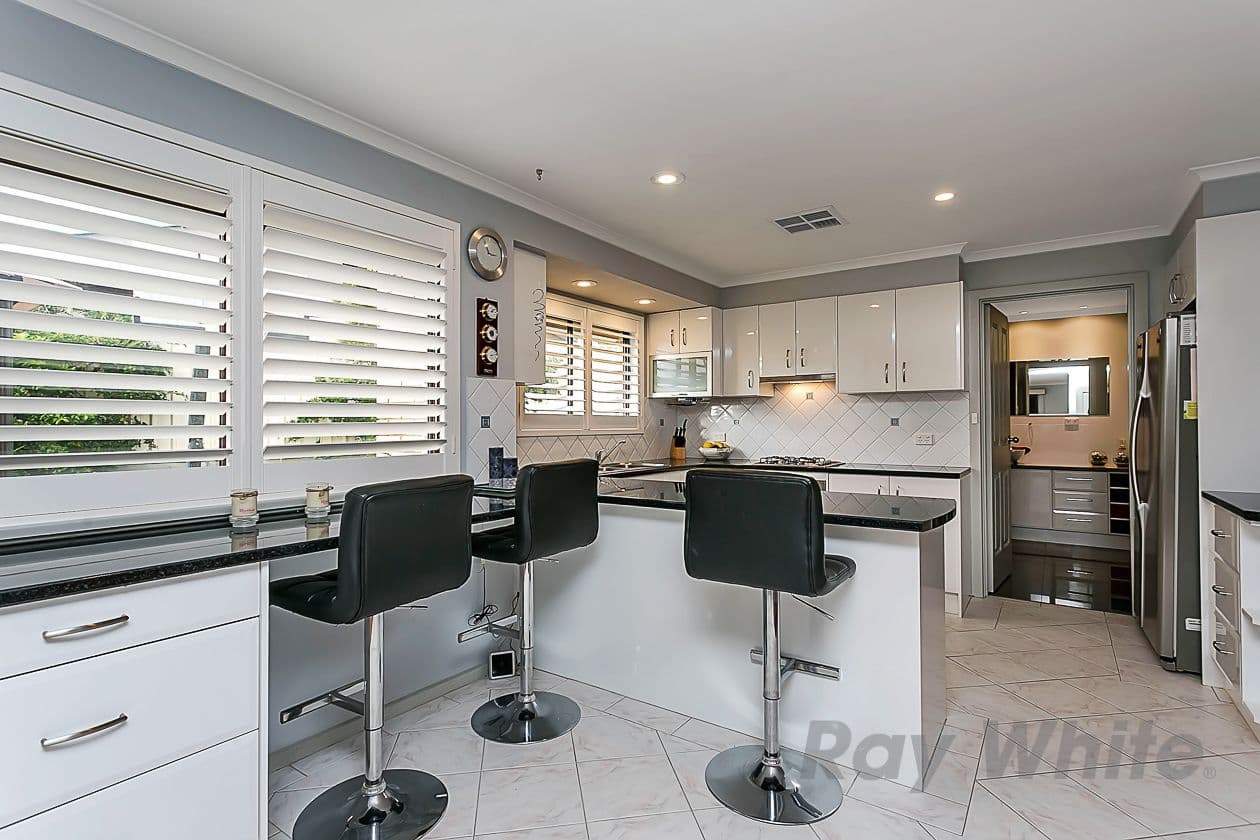 2 Eloise Avenue, Hallett Cove SA 5158, Hallett Cove - Thumbnail 2