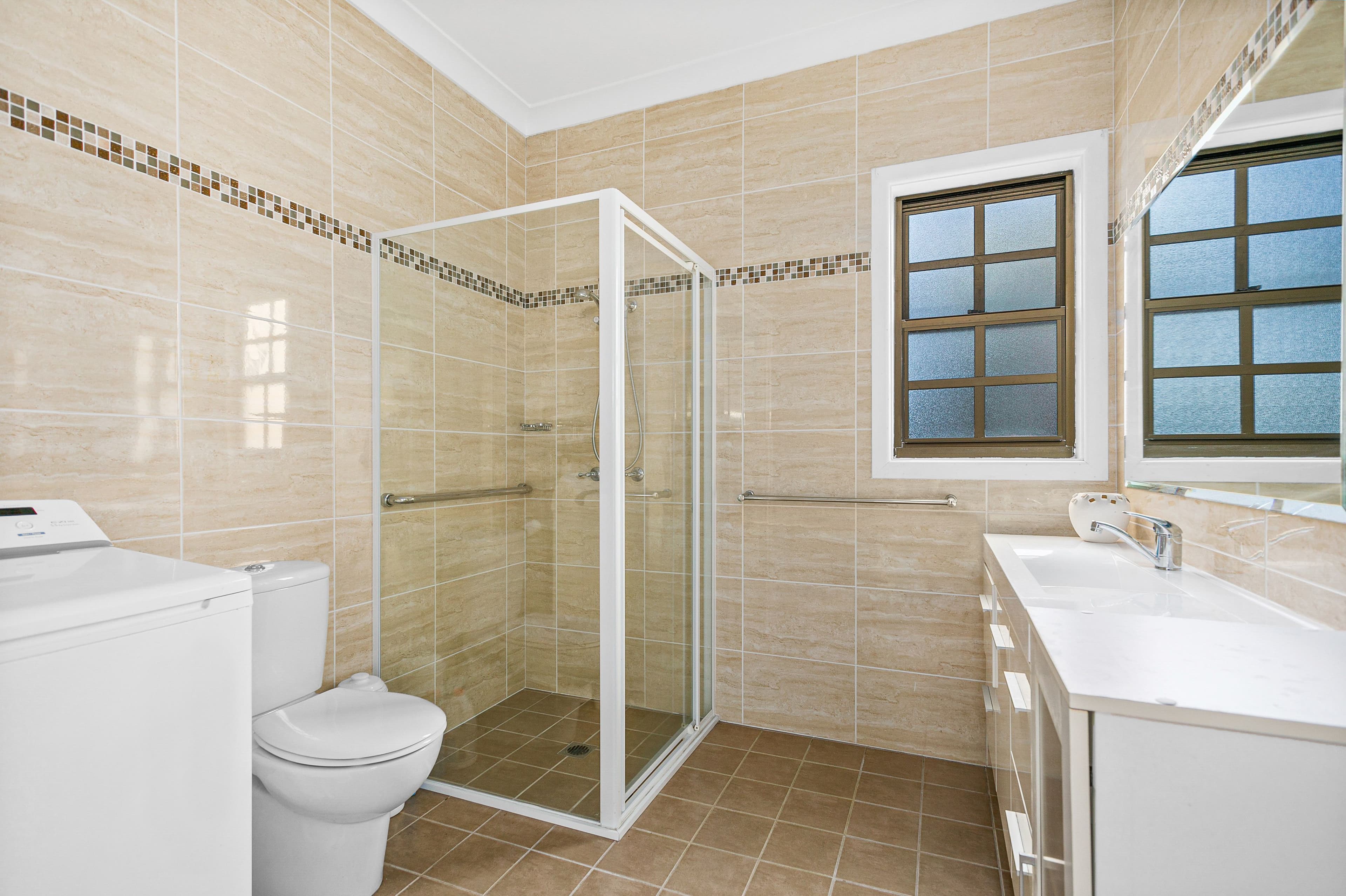 4 Canberra Road, Lake Heights NSW 2502, Lake Heights - Thumbnail 8