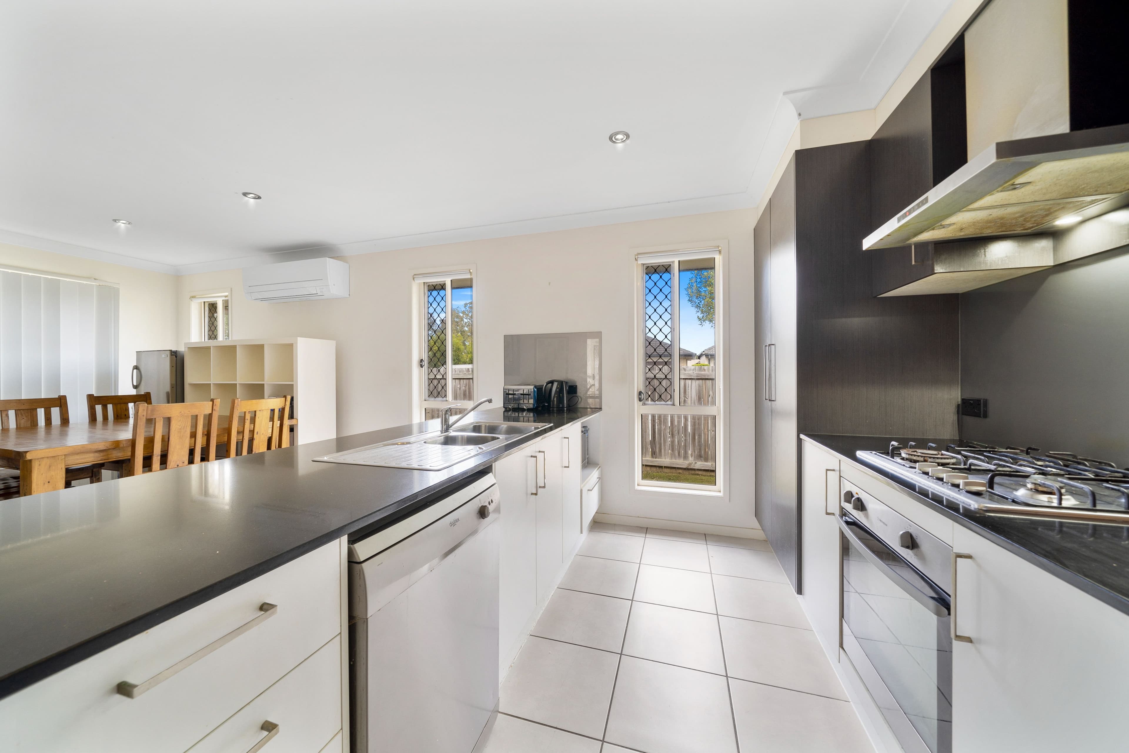1 Moonstone Lane, Logan Reserve QLD 4133, Logan Reserve - Thumbnail 3