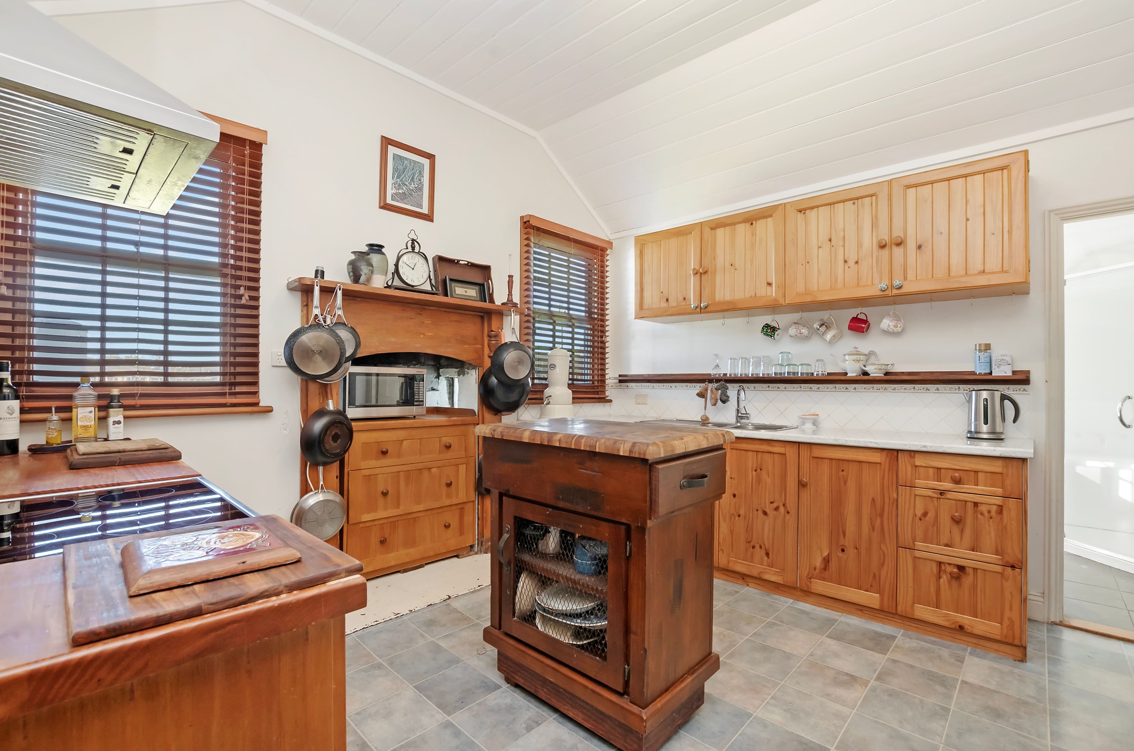 11 Bourke Avenue, Koroit VIC 3282, Koroit - Thumbnail 4