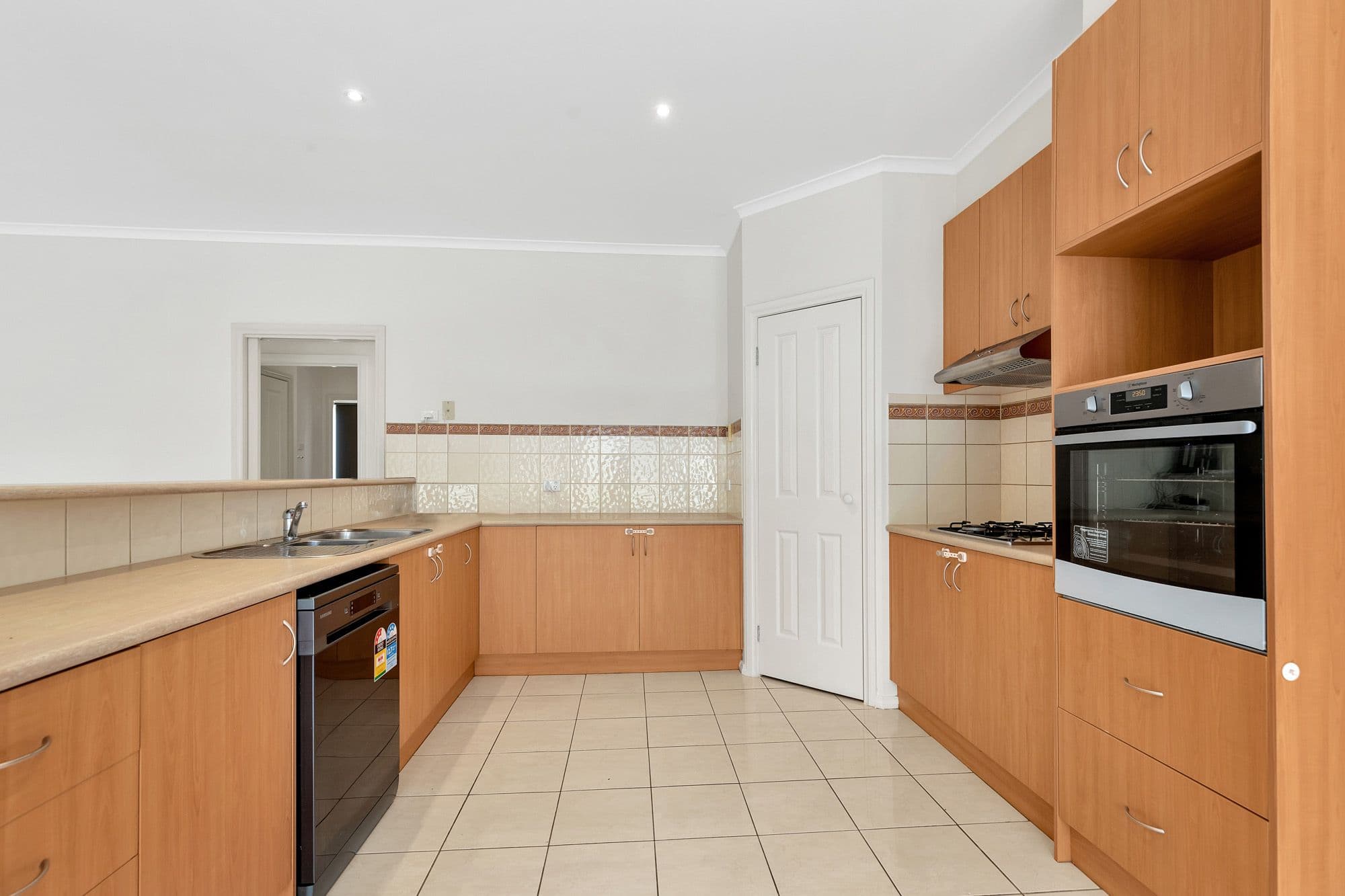 22 Cityview Crescent, Tarneit VIC 3029, Tarneit - Thumbnail 2