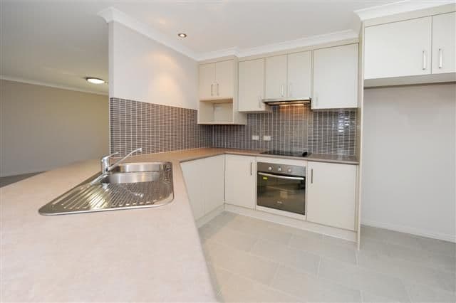 111  Penda Avenue, GLADSTONE QLD 4680, Gladstone Central - Thumbnail 2