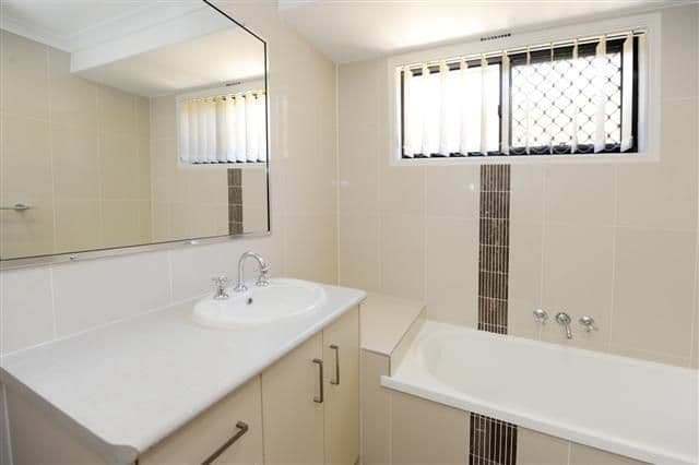 111  Penda Avenue, GLADSTONE QLD 4680, Gladstone Central - Thumbnail 6