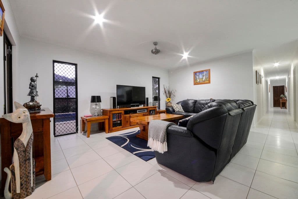 40 Parker Road, Cannonvale QLD 4802, Cannonvale - Thumbnail 2