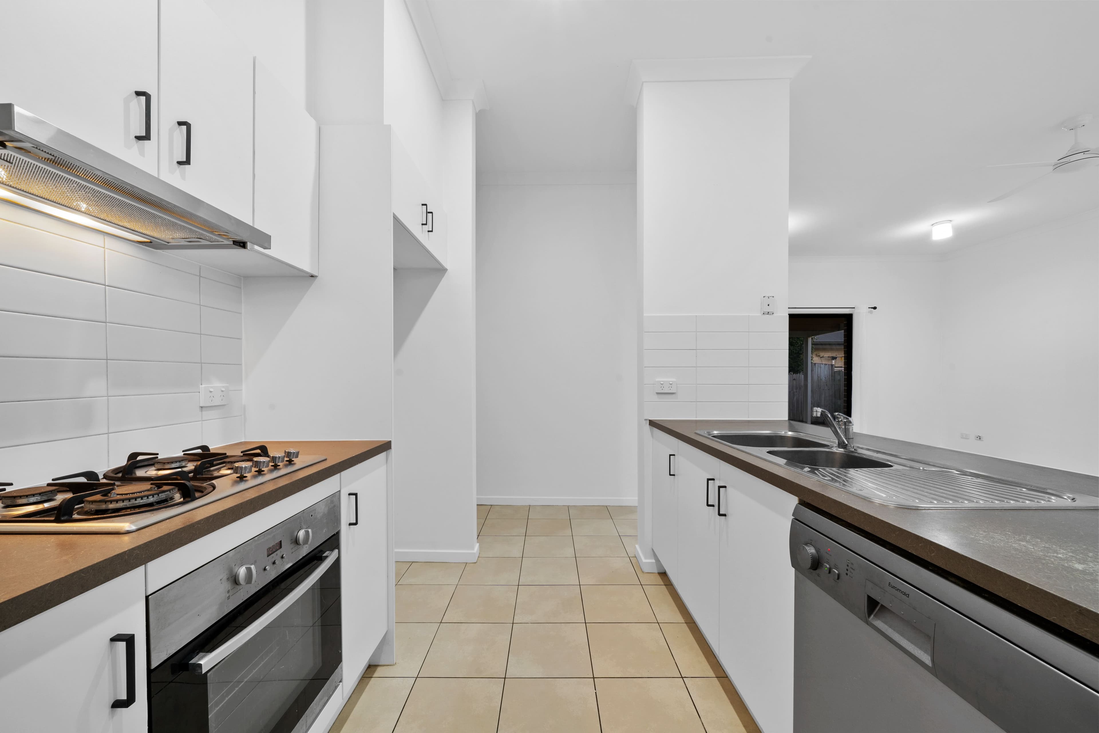 27 Orlando Drive, Holmview QLD 4207, Holmview - Thumbnail 2