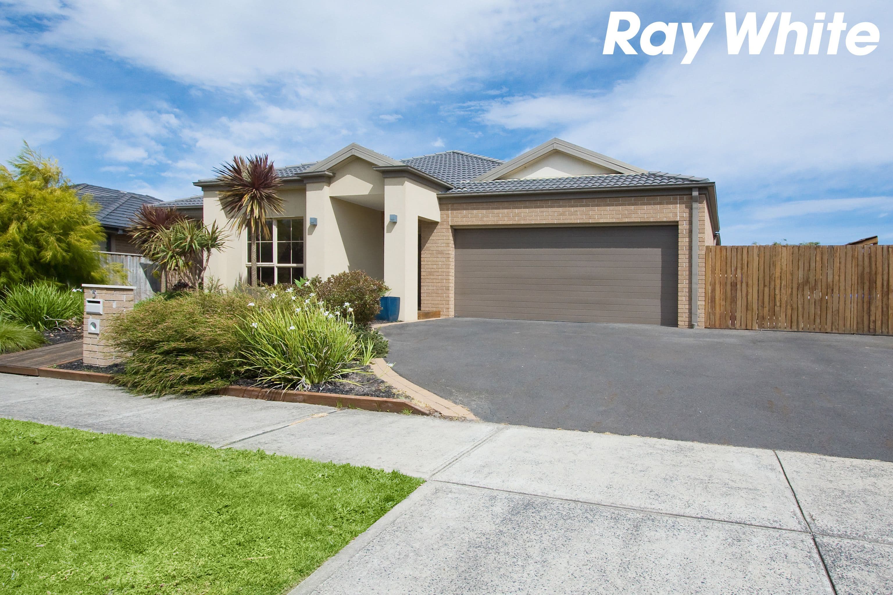 5 Whiteley Way, Pakenham VIC 3810, Pakenham - Thumbnail 2
