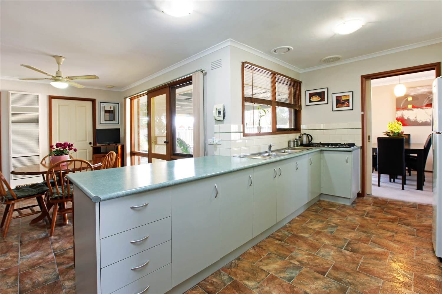 9 Kyema Drive, LARA VIC 3212, Lara - Thumbnail 6