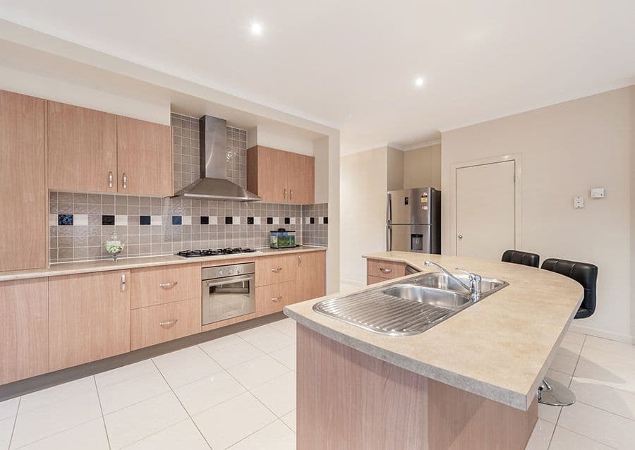 2 Explorers Place, Craigieburn VIC 3064, Craigieburn - Thumbnail 2