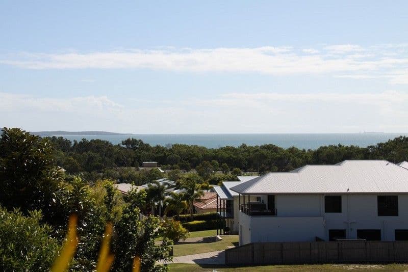 60 Booth Avenue, TANNUM SANDS QLD 4680, Tannum Sands - Thumbnail 2