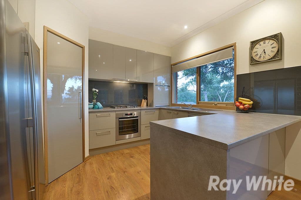 33 Russell Street, Mount Evelyn VIC 3796, Mount Evelyn - Thumbnail 3