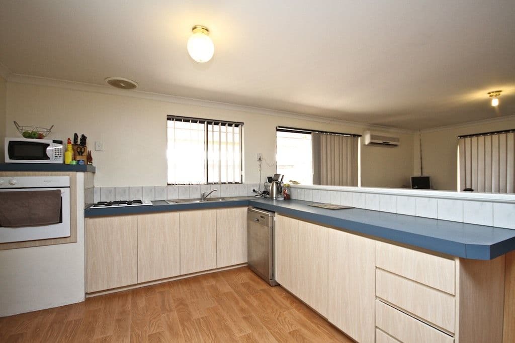 10 Napa Court, CAVERSHAM WA 6055, Caversham - Thumbnail 4