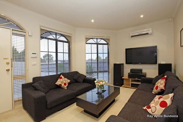 105 Hawkes Drive, MILL PARK VIC 3082, Mill Park - Thumbnail 2