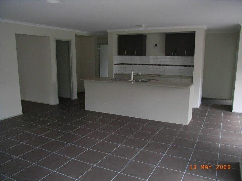 15 Kanuka Circuit, CAROLINE SPRINGS VIC 3023, Caroline Springs - Thumbnail 3